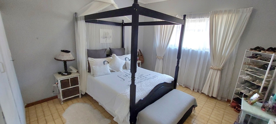 5 Bedroom Property for Sale in Sunrise On Sea Eastern Cape